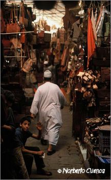 019marruecos 2003-marrakech-zocos- babuchas2